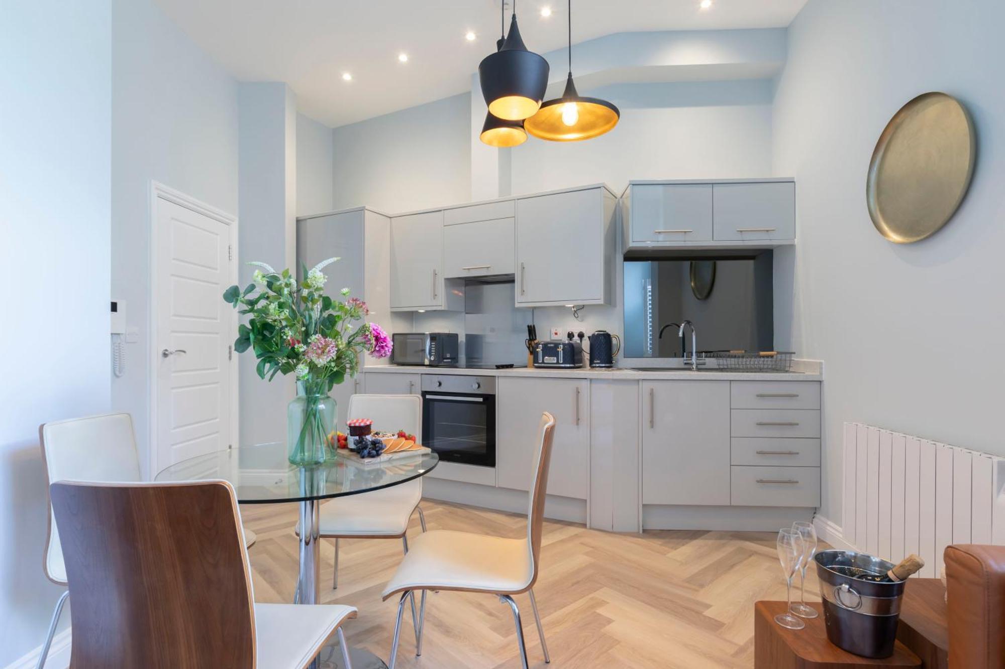 Elliot Oliver - Stylish 2 Bedroom Town Centre Apartment Cheltenham Exterior foto